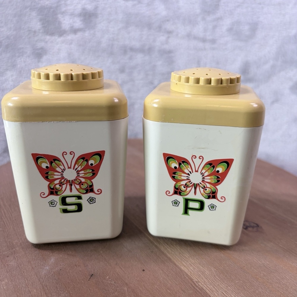 Vintage Butterfly S P Shakers Retro Plastic Kitchen Decor 1970s‎ Style